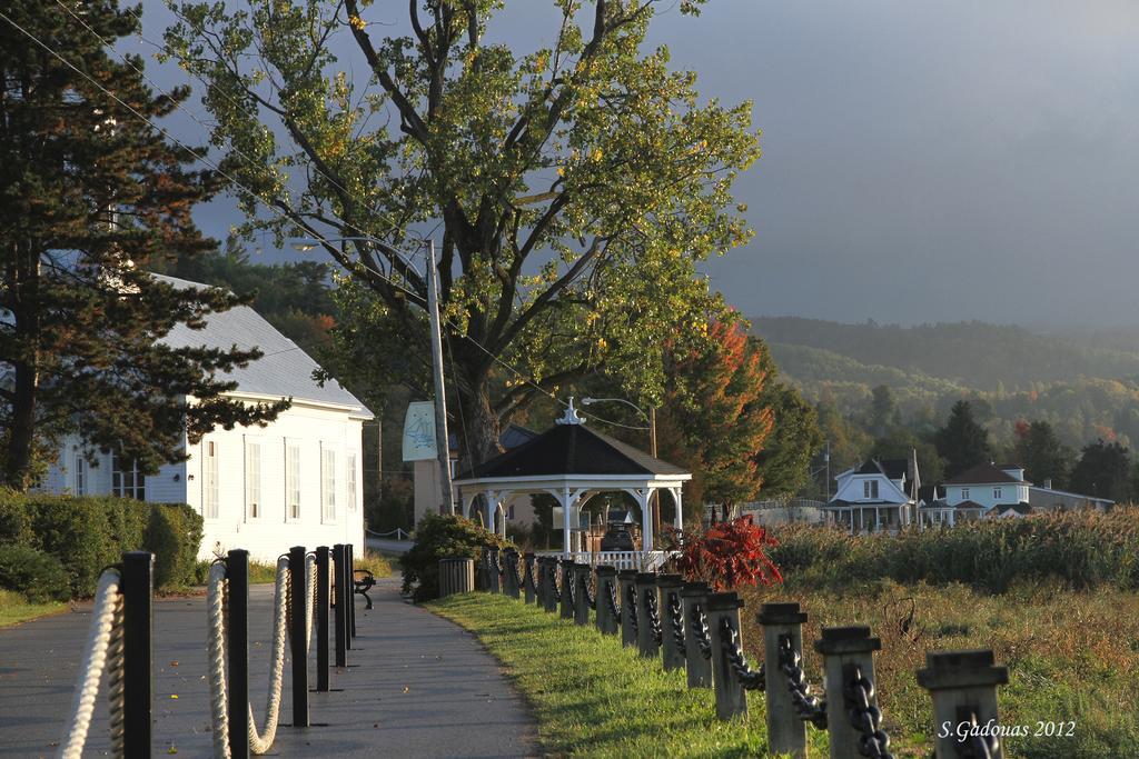 Saint-Joseph-de-la-Rive Auberge De La Rive De Charlevoix - Auberge De Jeunesse Familiale Pour Voyageurs De Tous Ages מראה חיצוני תמונה