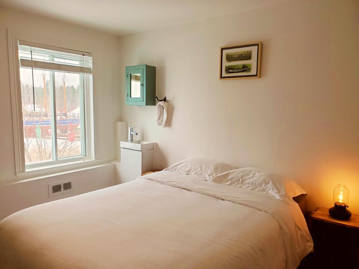 Saint-Joseph-de-la-Rive Auberge De La Rive De Charlevoix - Auberge De Jeunesse Familiale Pour Voyageurs De Tous Ages מראה חיצוני תמונה
