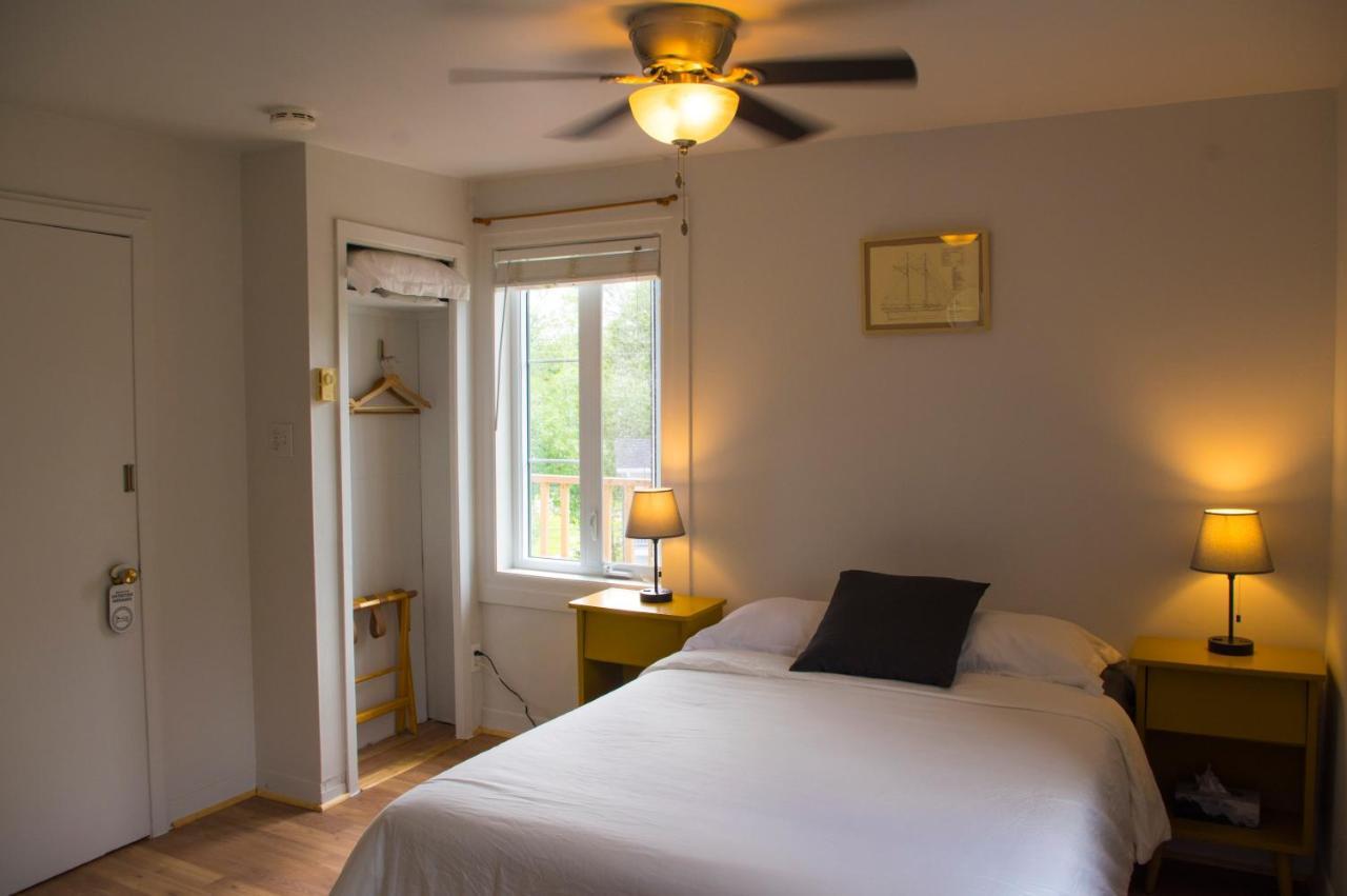 Saint-Joseph-de-la-Rive Auberge De La Rive De Charlevoix - Auberge De Jeunesse Familiale Pour Voyageurs De Tous Ages מראה חיצוני תמונה