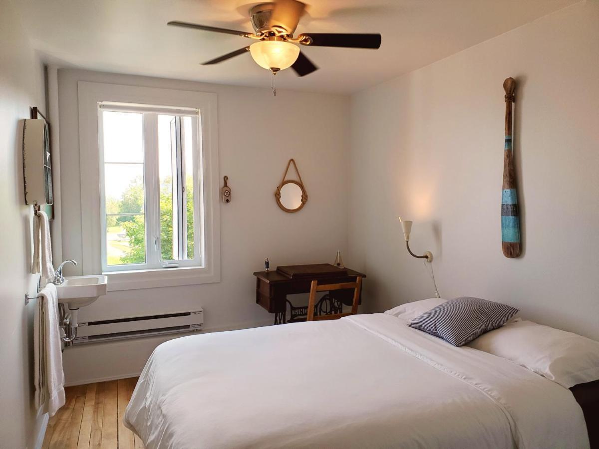Saint-Joseph-de-la-Rive Auberge De La Rive De Charlevoix - Auberge De Jeunesse Familiale Pour Voyageurs De Tous Ages מראה חיצוני תמונה
