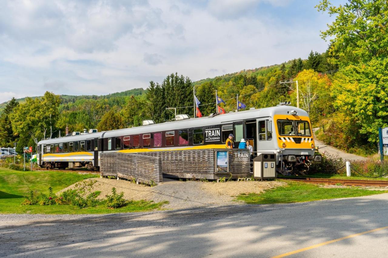 Saint-Joseph-de-la-Rive Auberge De La Rive De Charlevoix - Auberge De Jeunesse Familiale Pour Voyageurs De Tous Ages מראה חיצוני תמונה