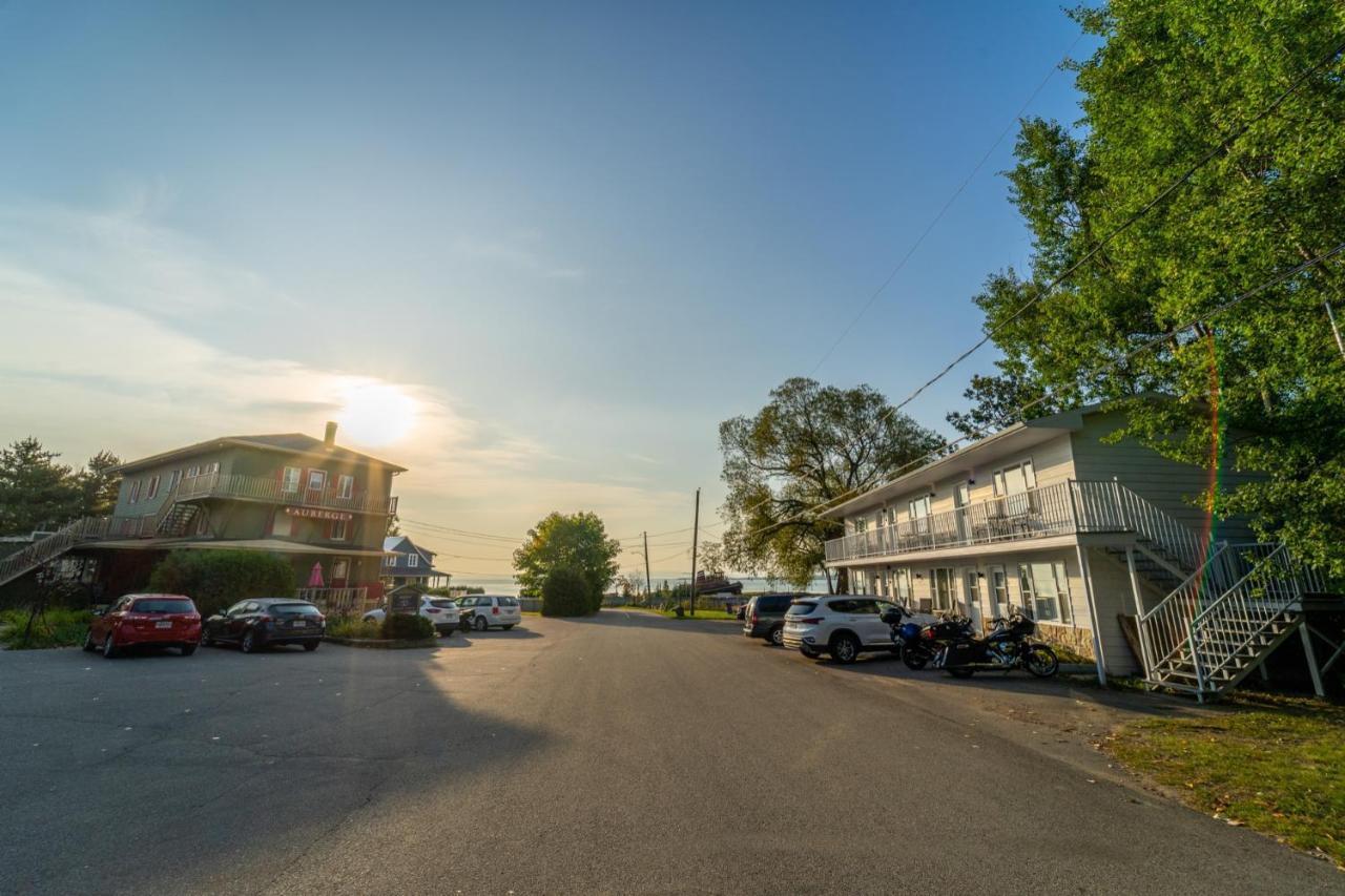 Saint-Joseph-de-la-Rive Auberge De La Rive De Charlevoix - Auberge De Jeunesse Familiale Pour Voyageurs De Tous Ages מראה חיצוני תמונה